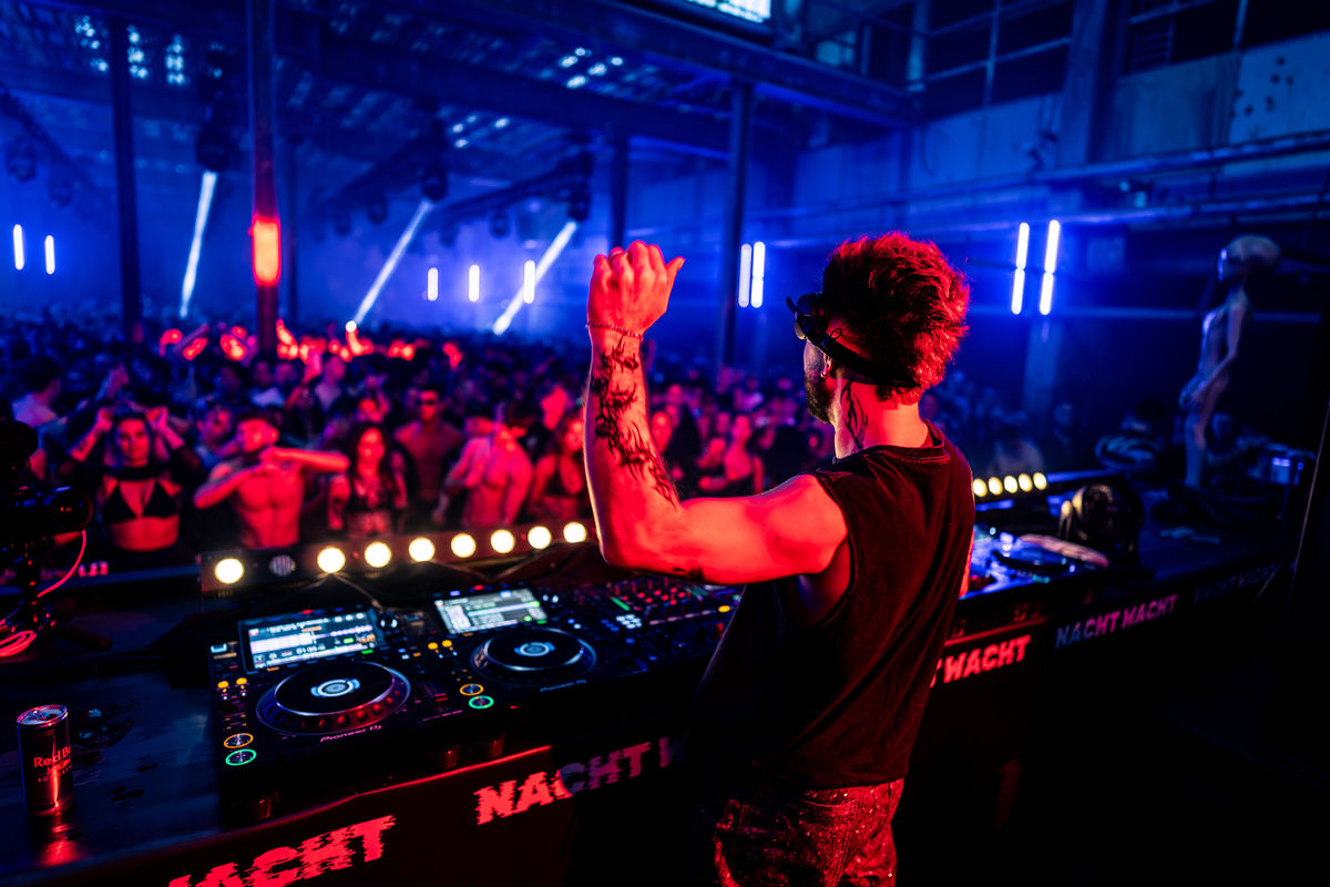 Loading... just a sec